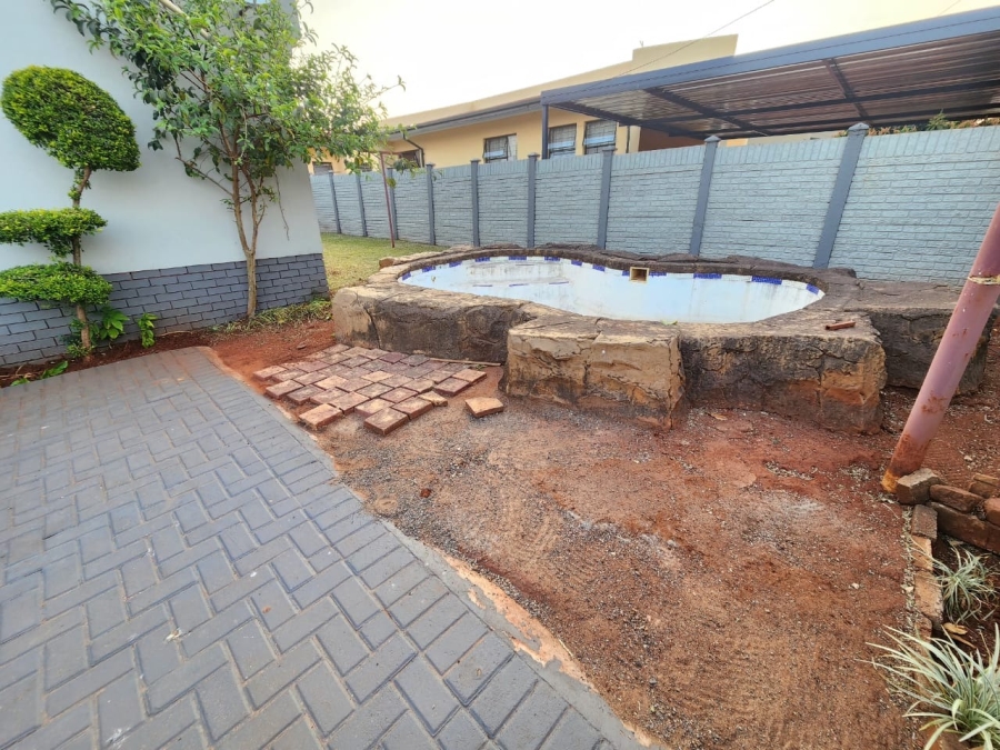 3 Bedroom Property for Sale in Geelhoutpark North West